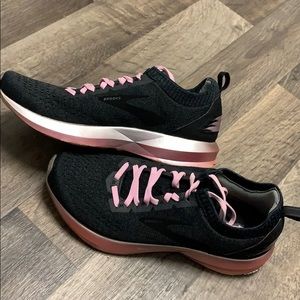 Brookes Levitate 2 running shoes. Women’s size 8.5